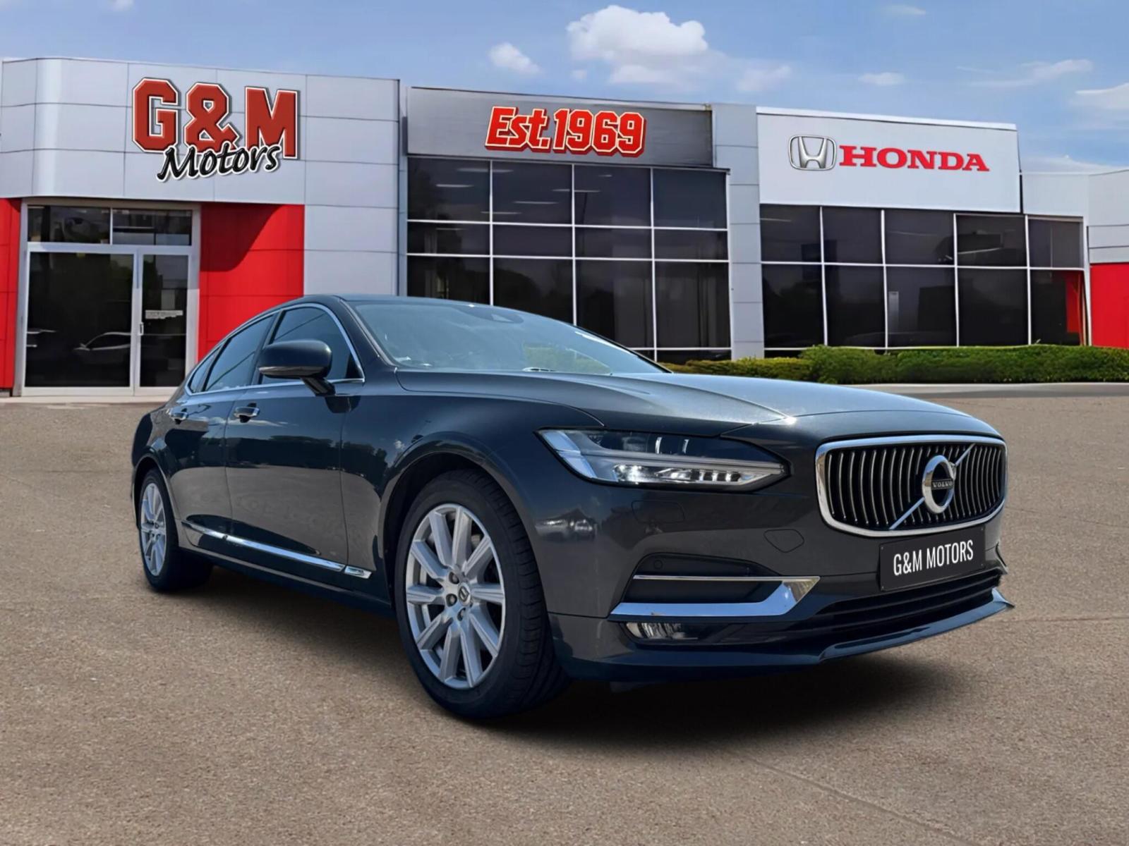 2017 VOLVO S90